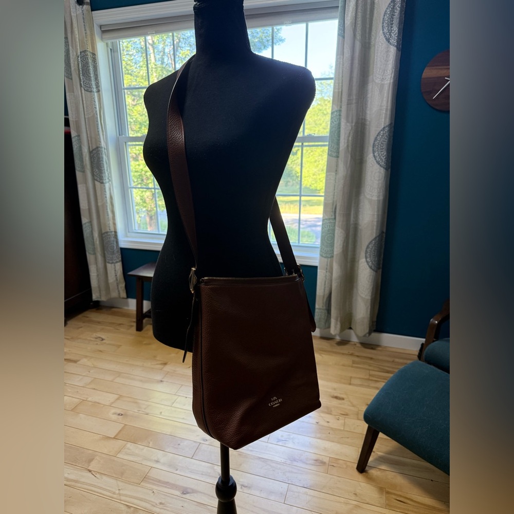 Coach Dark Brown Leather Messenger Bag like new